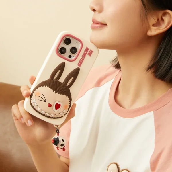 Etui na iPhone’a z napisem „THE MONSTERS Will Get Me If You Like Me” 3