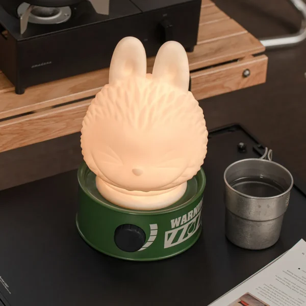 Labubu Lampa winylowa z serii “Potwory dom elfów” 3