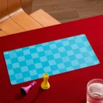 Podkładka na biurko z serii „Labubu The Monsters Let’s Checkmate” 4