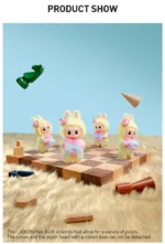 THE MONSTERS Let’s Checkmate Series Winylowa pluszowa karta wisząca 9